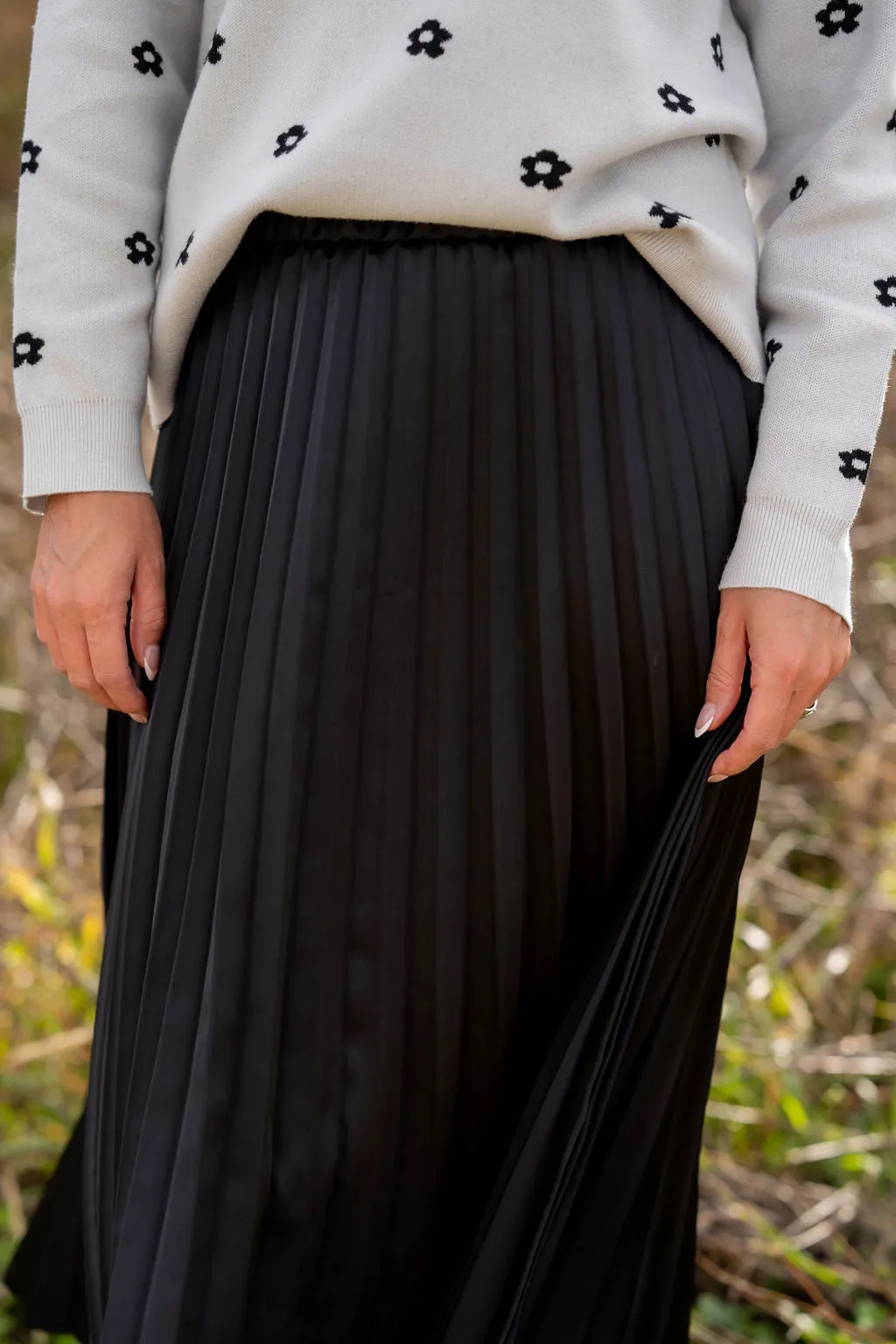 Chic Pleated Midi Skirt