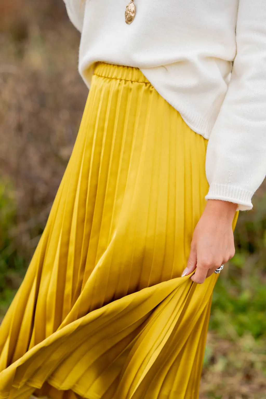 Chic Pleated Midi Skirt