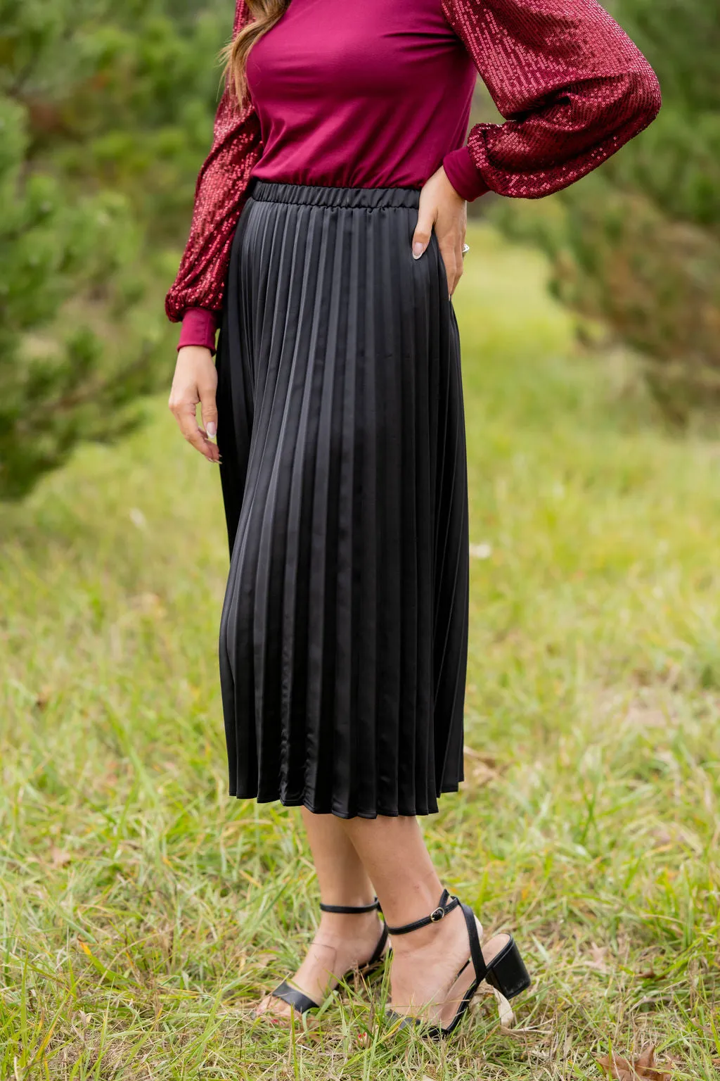 Chic Pleated Midi Skirt