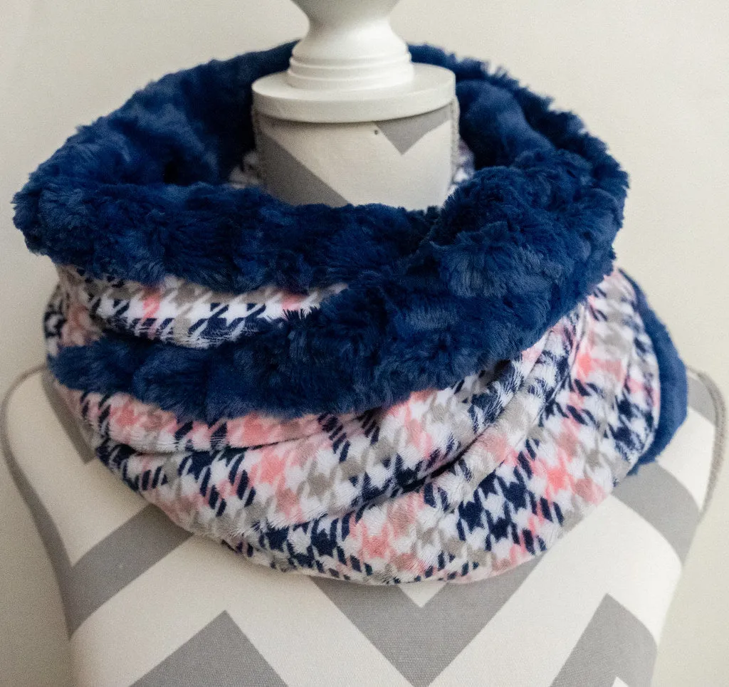 Cuddle Scarf, Hound Check Navy Blue, from Shannon Fabrics Cuddle