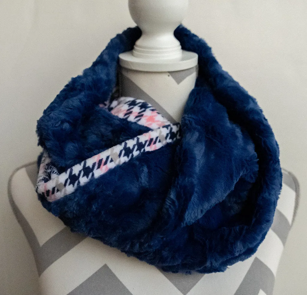 Cuddle Scarf, Hound Check Navy Blue, from Shannon Fabrics Cuddle