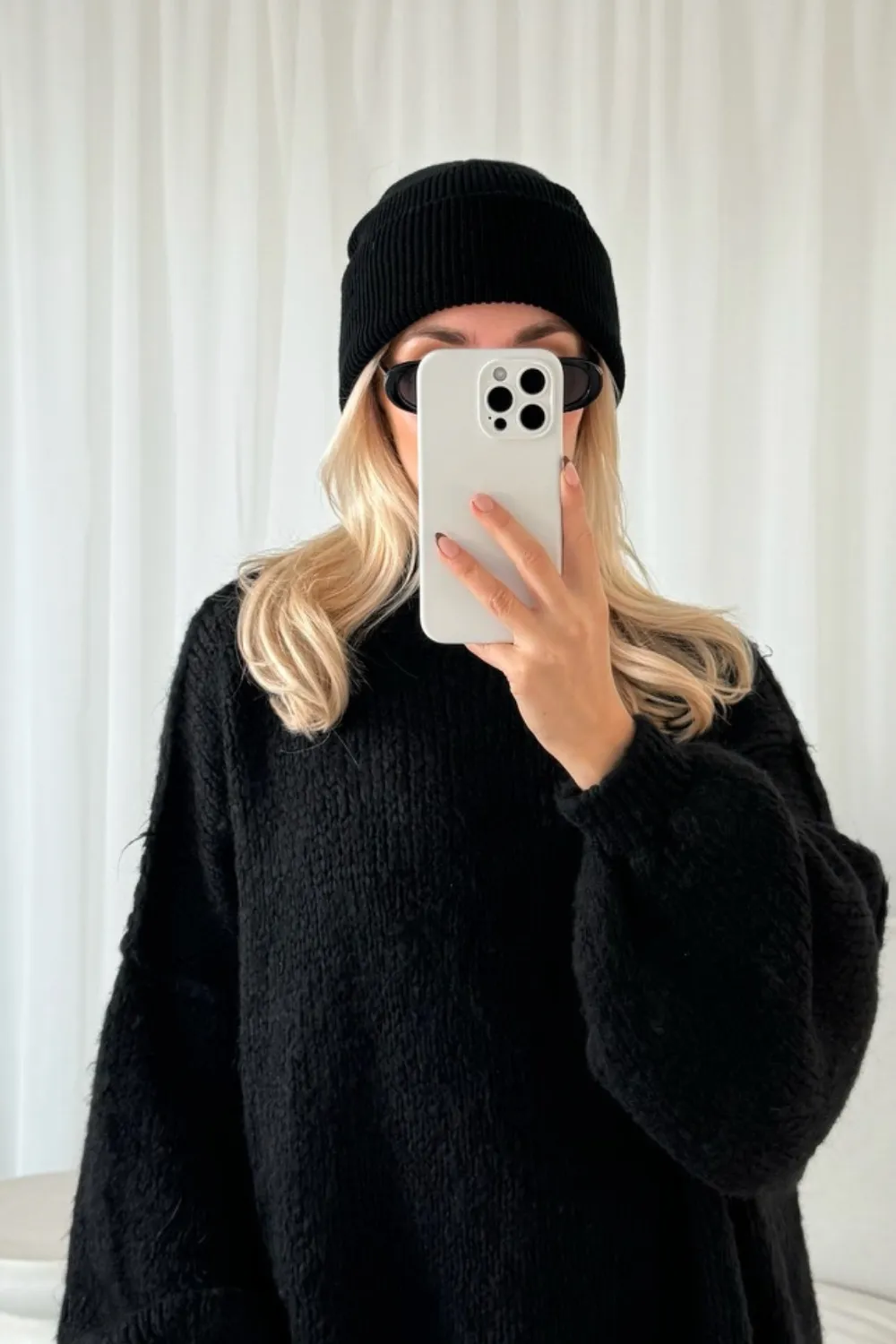 Konnie black knit beanie hat