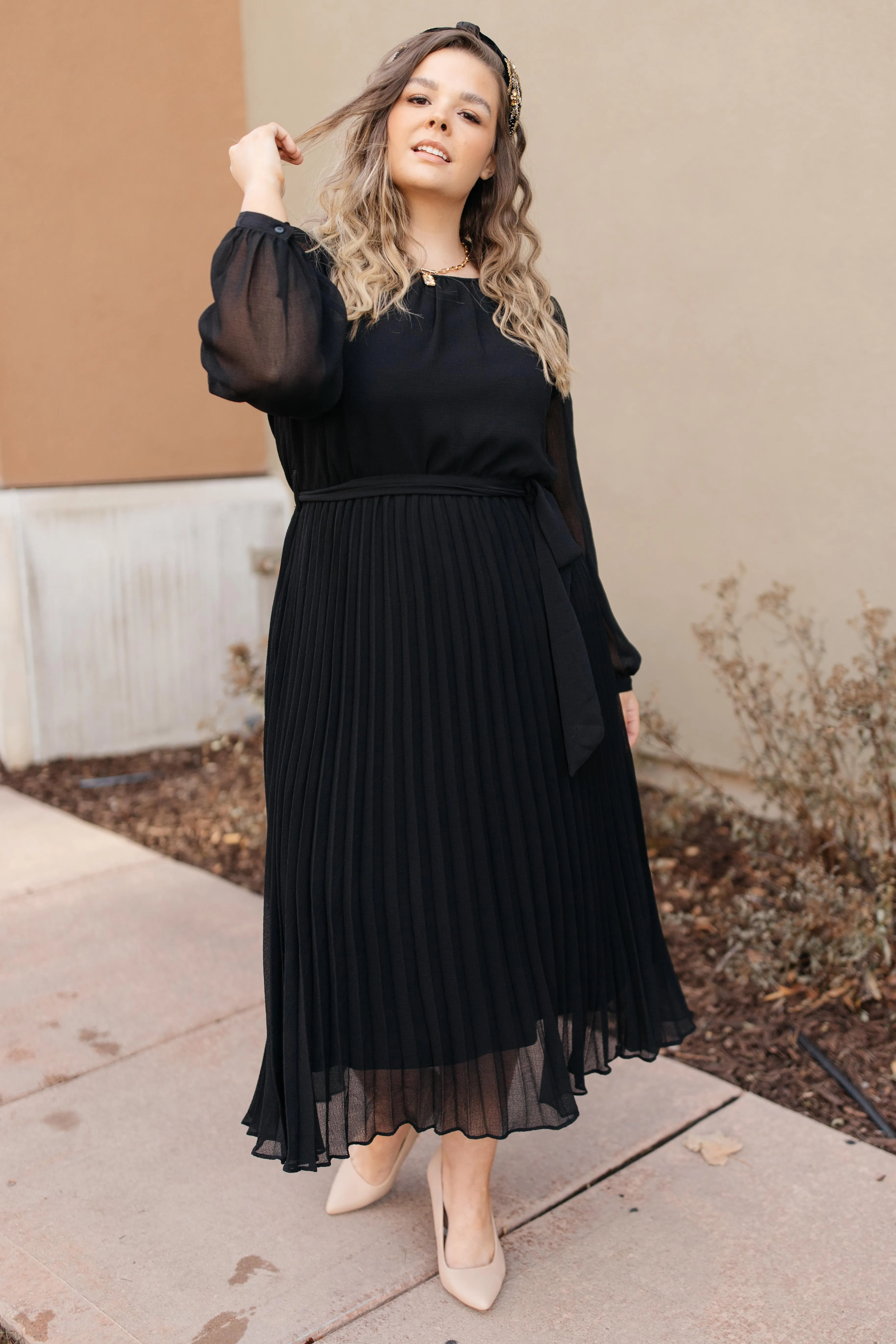 Simple And Pleated Dress in Black