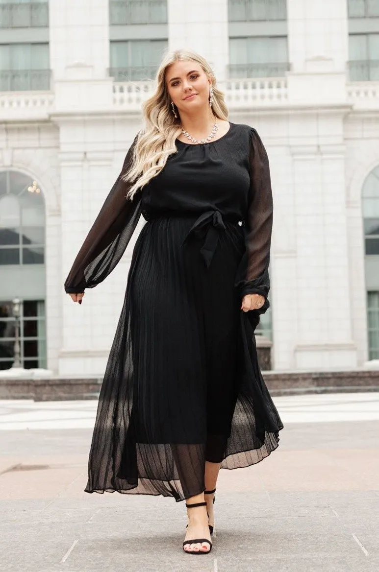 Simple And Pleated Dress in Black