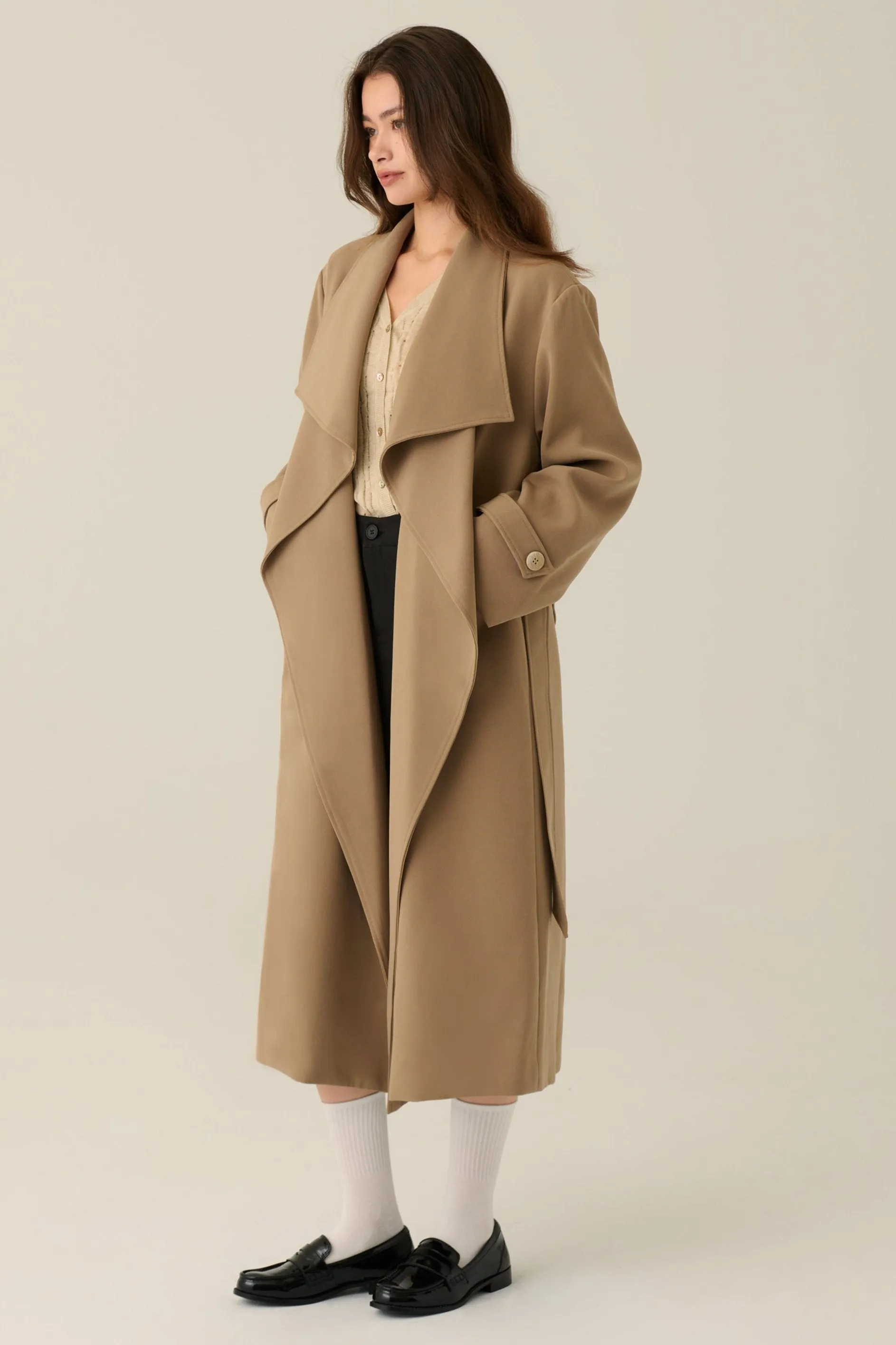 The casual trench coat in khaki