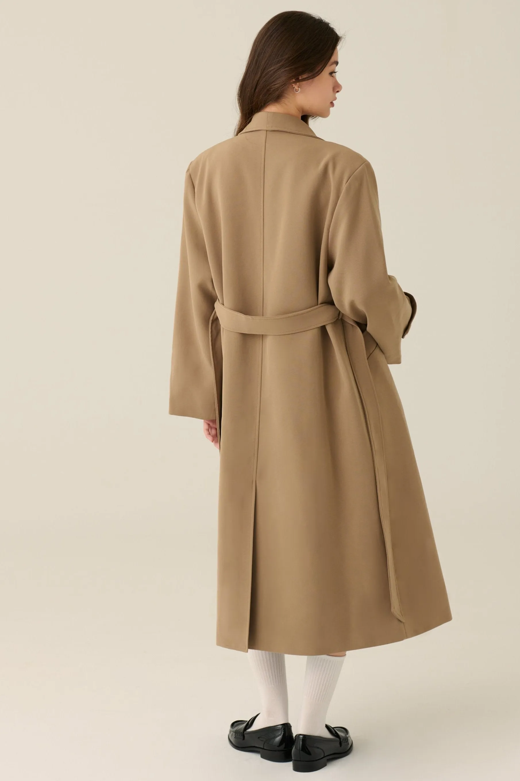 The casual trench coat in khaki